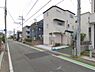 外観：前面道路を含めた現地写真です。