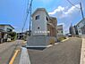 外観：前面道路を含めた現地写真です。