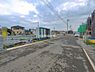 外観：前面道路を含めた現地写真です。