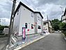 外観：前面道路です。住宅地につき落ち着いた新生活を始められそうです。
