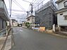 外観：前面道路を含めた現地写真です。