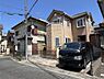 外観：前面道路です。住宅地につき落ち着いた新生活を始められそうです。