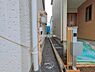 外観：前面道路を含めた現地写真です。