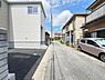 外観：前面道路です。住宅地につき落ち着いた新生活を始められそうです。