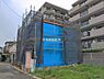 外観：前面道路を含めた現地写真です。