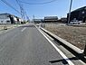 外観：前面道路を含めた現地写真です。