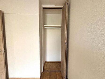 いつでもお部屋をスッキリお使い頂ける収納スペースを設置。