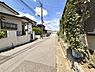 外観：前面道路を含めた現地写真です。