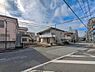外観：前面道路を含めた現地写真です。