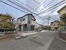 外観：前面道路を含めた現地写真です。