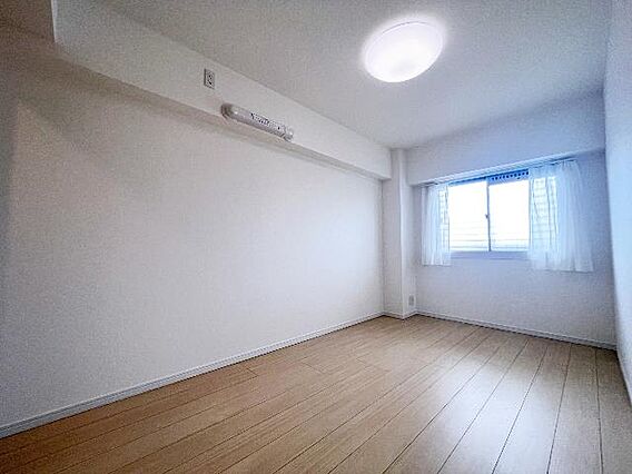 約5帖の洋室で...