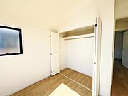 いつでもお部屋をスッキリお使い頂ける収納スペースを設置。