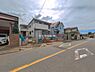 外観：前面道路を含めた現地写真です。