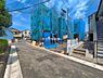 外観：前面道路を含めた現地写真です。