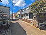 外観：前面道路を含めた現地写真です。