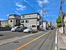 外観：前面道路を含めた現地写真です。