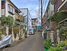 外観：前面道路を含めた現地写真です。