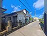 外観：前面道路を含めた現地写真です。