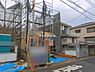 外観：前面道路を含めた現地写真です。
