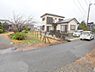 外観：前面道路を含めた現地写真です。