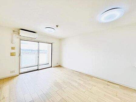 家族団らんの場所としてゆったりと居心地の良いリビングです。