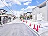 外観：前面道路を含めた現地写真です。ぜひ周辺環境も併せてご覧ください。