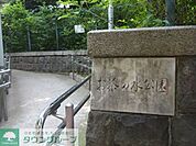 お茶の水公園 徒歩3分。公園 190m