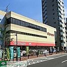 Olympic 徒歩13分。スーパー 990m
