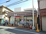 セブンイレブン 徒歩2分。コンビニ 90m