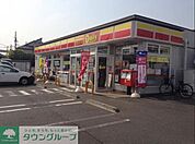 デイリーヤマザキ 徒歩7分。コンビニ 560m
