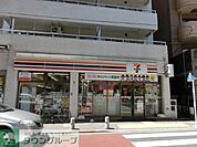 セブンイレブン日暮里駅北店 390m