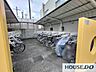 その他：屋根付きの駐輪場。自転車やバイクの保管に便利です。