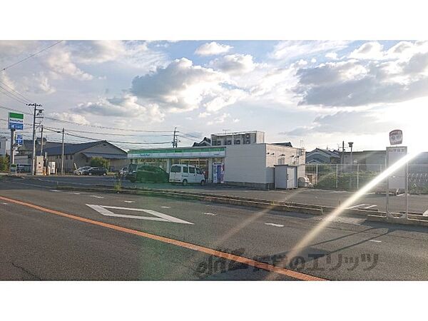 画像25:ファミリーマート　天理勾田町店まで130メートル