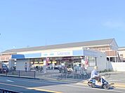 ローソン　奈良南紀寺町一丁目店まで550メートル