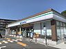 周辺：ファミリーマート　奈良鶴舞西店まで550メートル