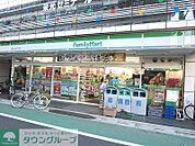 ファミリーマート 徒歩2分。 140m