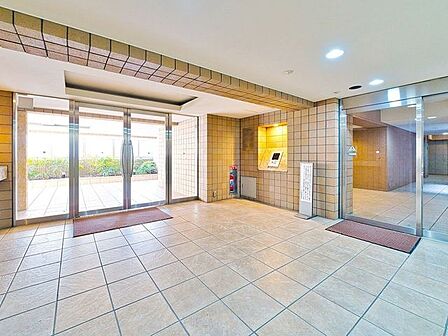 来訪者を確認できるTVモニター付オートロックマンション。安心感があります。