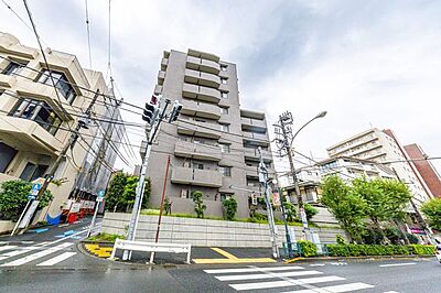 外観：【外観】雛壇形状を採り入れた、変化のある個性的なフォルムを採用。