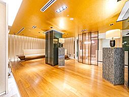 【ラウンジ】日常にゆとりをもたらすコンシェルジュサービス付きのマンションです。（一部有償）