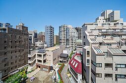 都心でありながら圧迫感の少ない開放感ある眺望です。