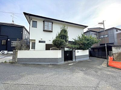 外観：見通しの良い角地の中古戸建☆