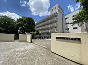 北方小学校/徒歩約6分/約450ｍ　教育目標「健康な心と身体を育み進んで学ぶ子どもを　みんなで育てる　やさしく　かしこく　たくましく」