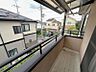 バルコニー：バルコニーは屋根付きで、急な雨が来ても安心です♪