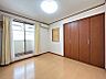 室内：季節の衣服もたっぷりしまえる収納クローゼット付きの洋室です！