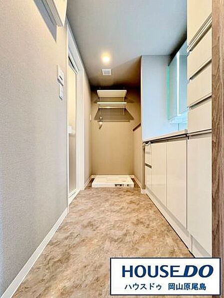 洗面脱衣所は、三面鏡タイプのシャンプードレッサーを完備！
