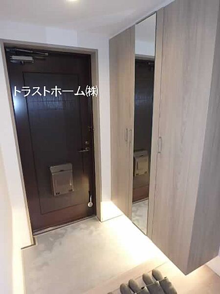 玄関を拡大表示