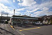 ファミリーマート草加旭町二丁目店 528m