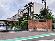 千秋小学校 740m