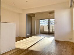 東京メトロ日比谷線 中目黒駅 徒歩12分の賃貸マンション 9階1LDKのリビング/ダイニング