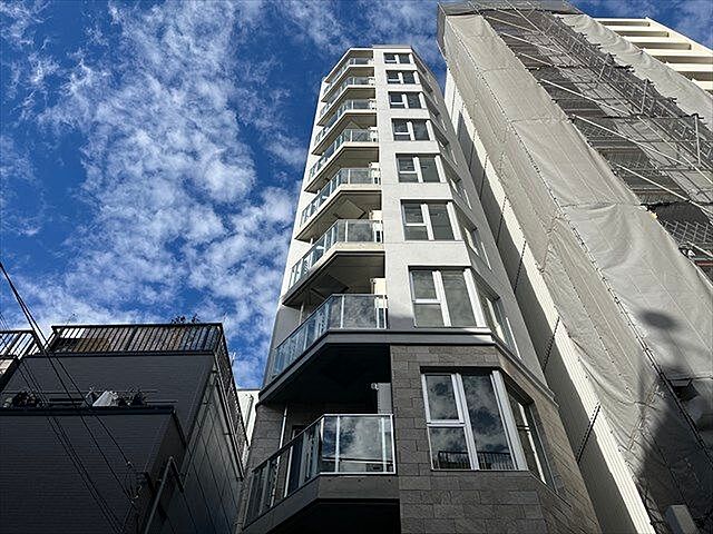 8 / 29